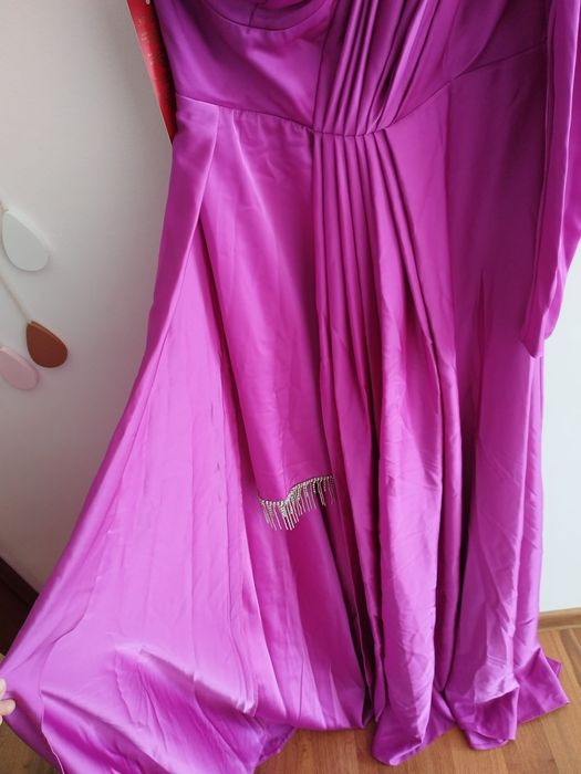 Rochie eleganta cu eticheta