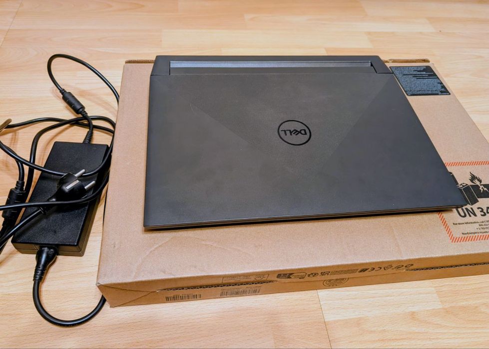 Продавам Геймърски лаптоп Dell G15 с 32GB RAM и RTX 3050