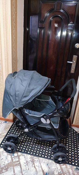Болалар коляскаси сотилади. Продается детская коляска