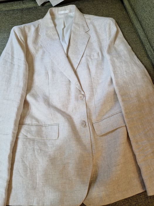Vând costum Zara,  in nou fără eticheta!