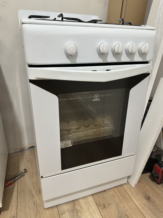 Продам газовую плиту