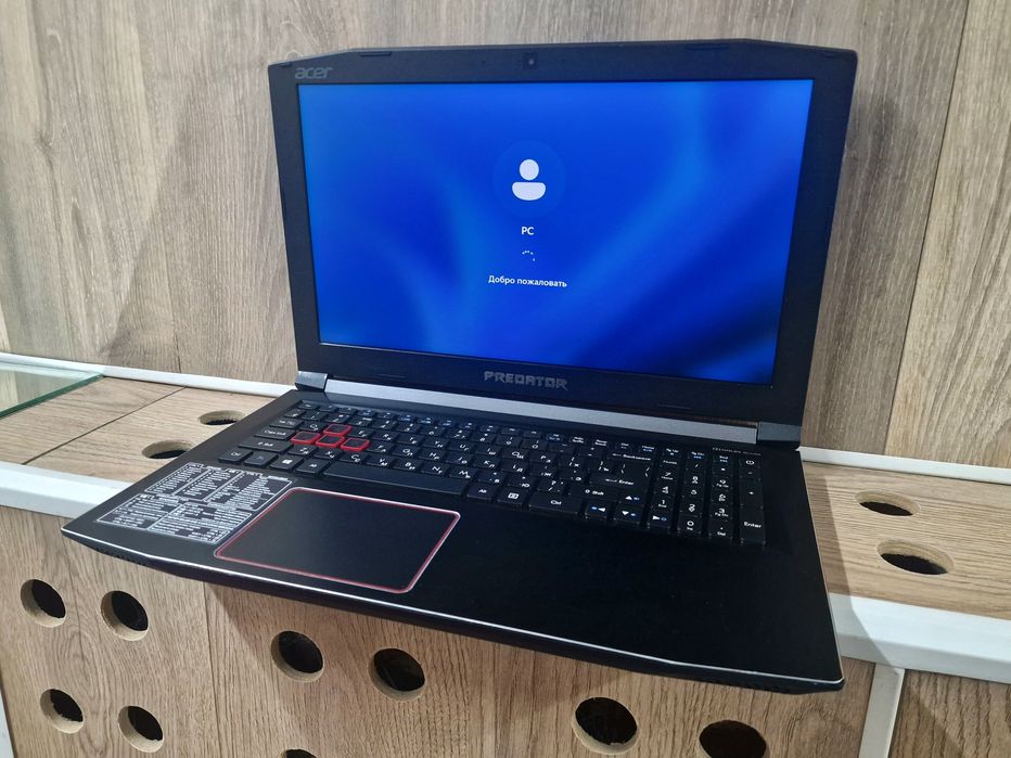 Продам Игровой ноутбук ACER PREDATOR HELIOS 300,  i7-7700/GTX 1060 6GB