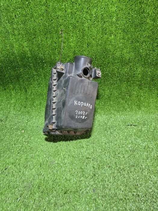 Корпус воздушного фильтра Тойота Королла 120 Corolla E120 замок ручка