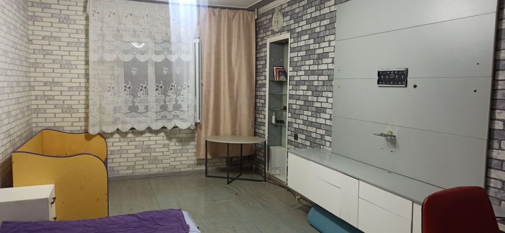 Продается 4 - х комнатная квартира.