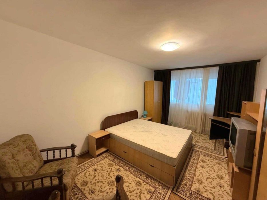 Apartament 3 camere decomandat de închiriat Alexandru cel Bun