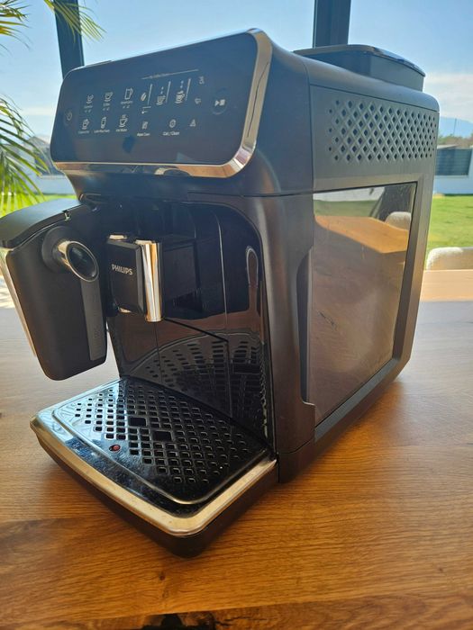 Espressor automat PHILIPS Seria 3200 LatteGo