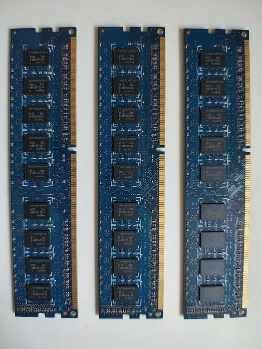 SET 3 module memorie RAM Kingston ( 2GB - 1 buc)DDR3