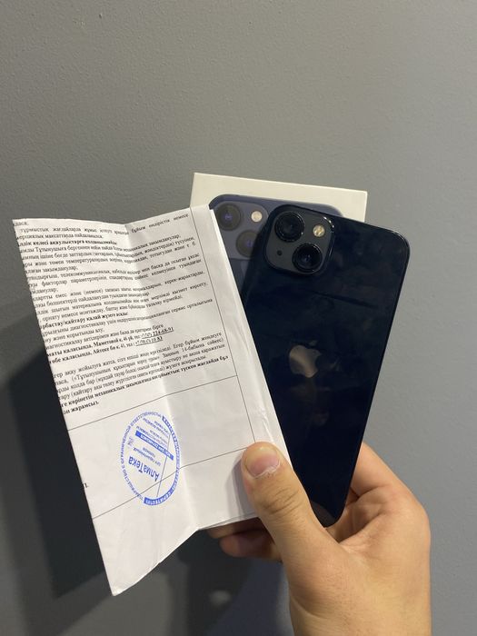 срочно продаю Айфон  13