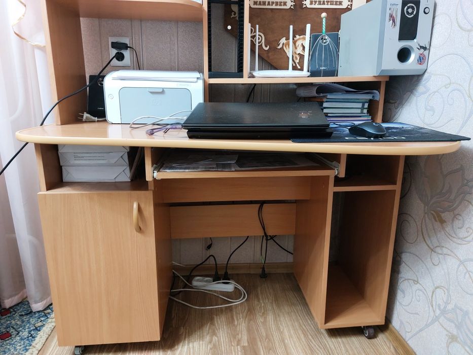 Продам стол для компьютера