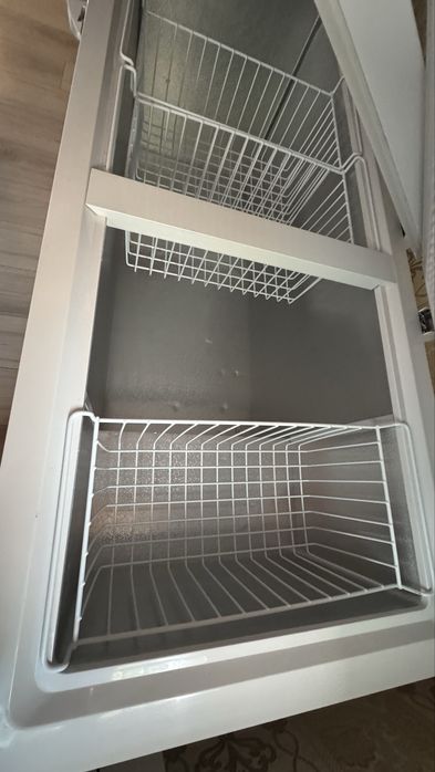 Продаю двухдверный морозильник Rebus.