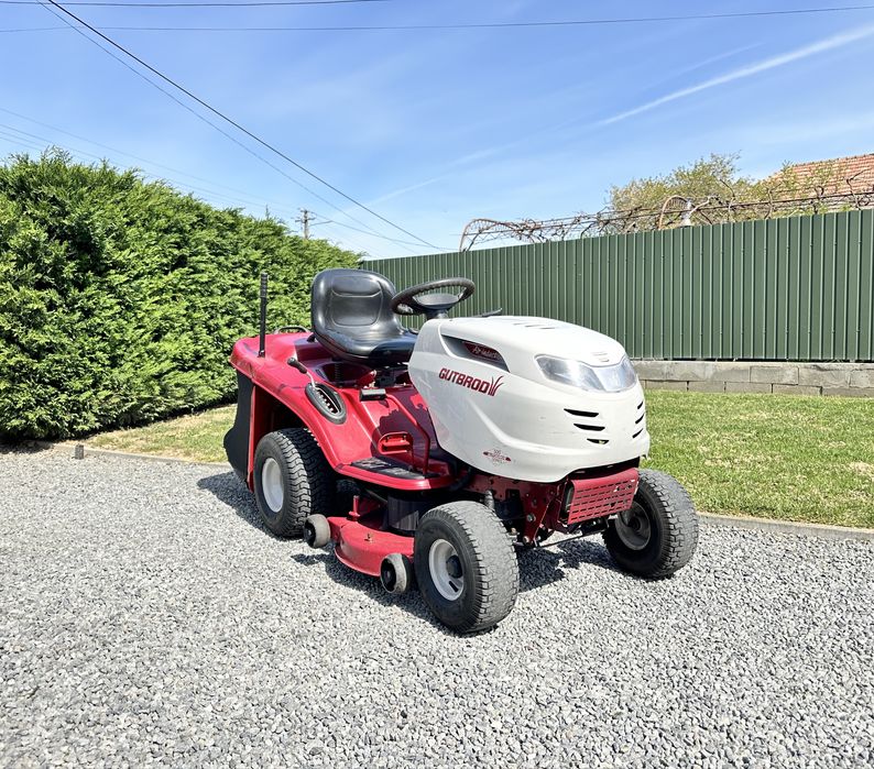 Vând tractoraș gazon / tuns iarba MTD Gutbrod GLX 105 RA motor Briggs&stratton 15,5 Cp