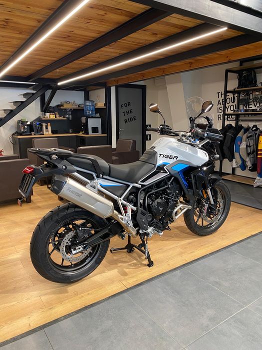 Lichidare Motocicletă Triumph Tiger 900 Alpine Edition 2026 | Bonus accesorii | End Summer Sale