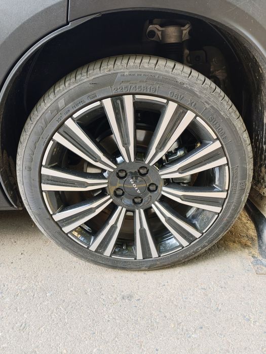 225 45 R19 shina probeg 2000km