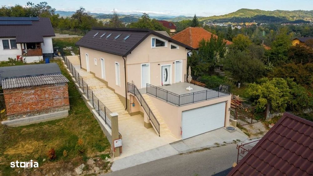 Casă de vânzare în Curtea de Argeș.