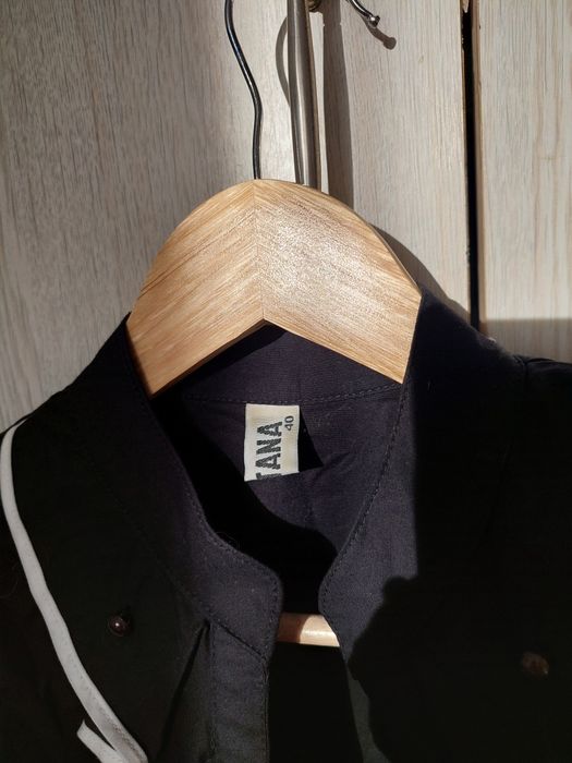 Bluza dama neagra cu volane contrastante marimea 40