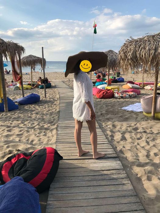 Лятна голяма шапка с периферия.