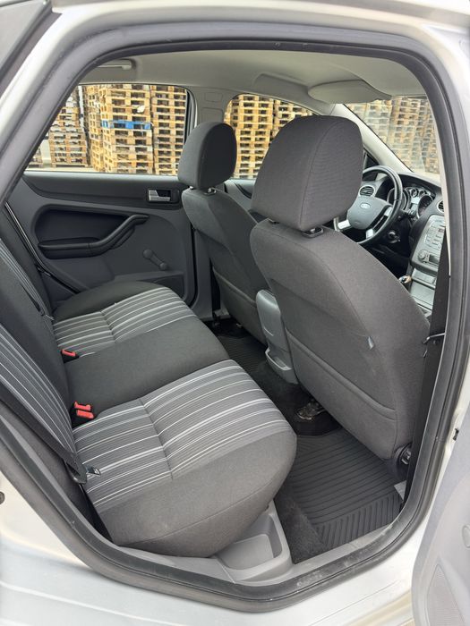 Ford Focus 2 Facelift - 1.6 115CP/ Pilot Automat/ Climatronic/ Comenzi Volan