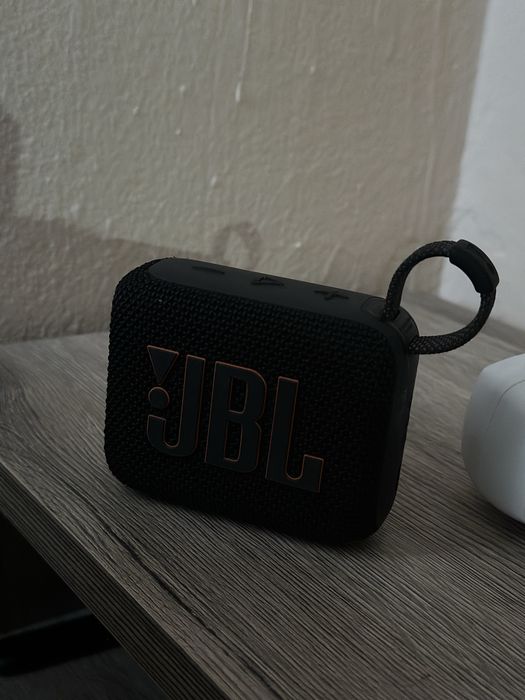 vand boxa JBL go4