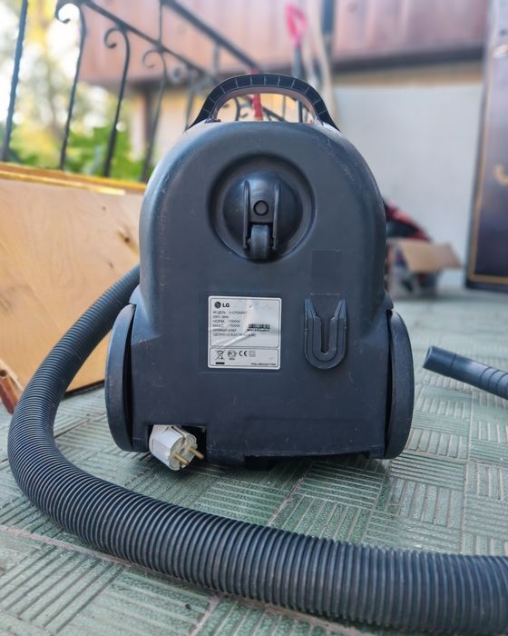 Пылесос LG  мощность 1300w