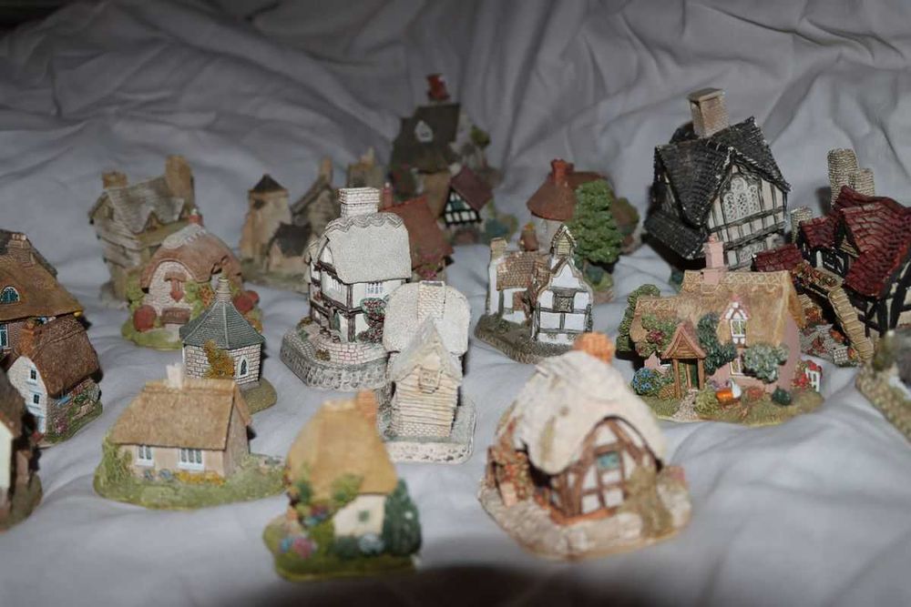 Прекрасна колекция ръчно изработени английски къщички David Winter