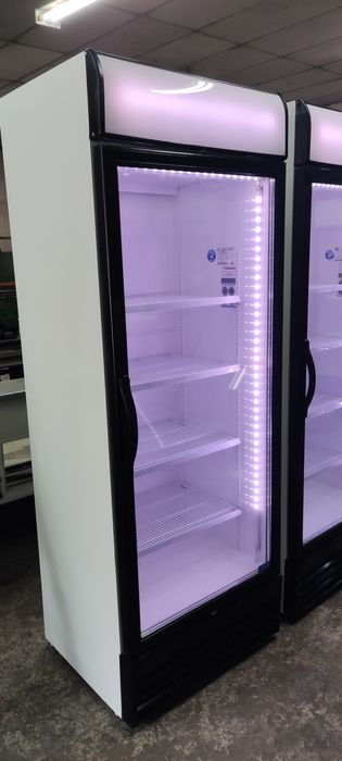 Вертикална хладилна витрина