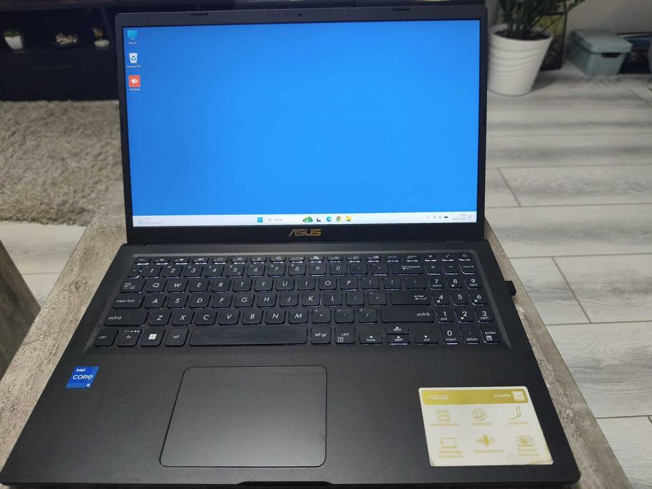 Laptop ASUS i5, VivoBook, 8 GB RAM, SSD 512