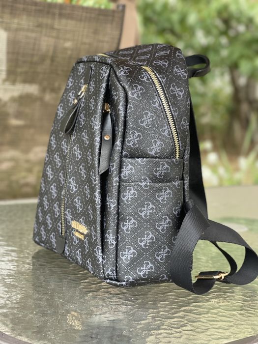 Дамска раничка Guess