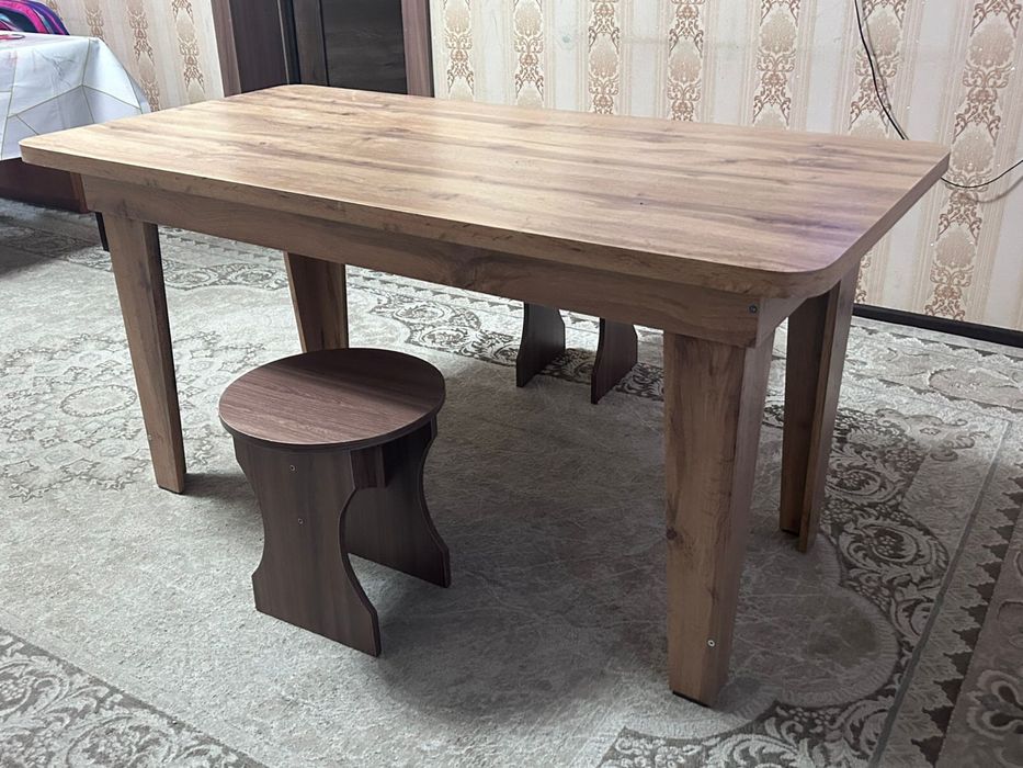 стол кухонный +4 стула подарок