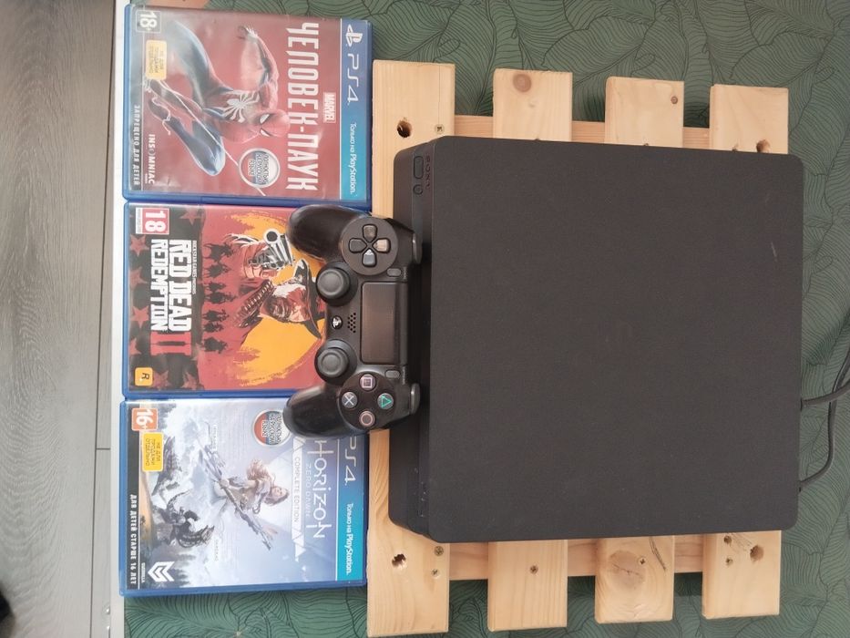 Продаю 2 устройства. Пс4 слим и телевизор