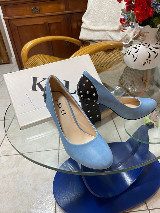Vand pantofi eleganti bleu,mar 38,dar buni pentru 37,noi