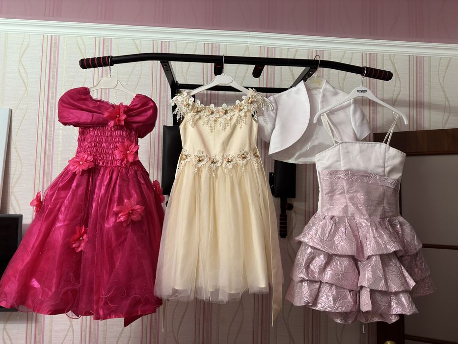 Платья нарядные,костюмы,юбки.