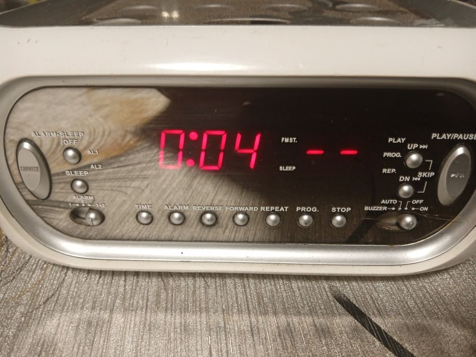 Radio cu SD și ceas cu alarma Germania