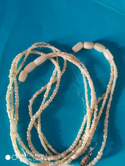 Кадимий ноеб такинчок. Соф денгиз  марвариди ва дурдан иборат.