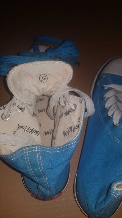 Дамски сини кецове