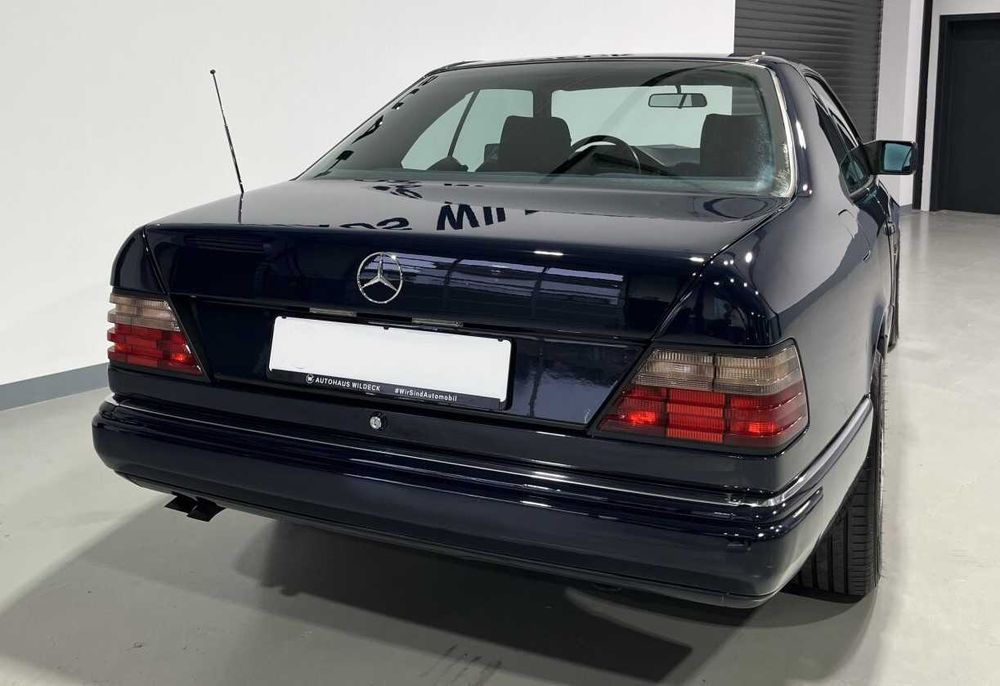 Mercedes Benz 300 CE 124 Coupe Oldtimer