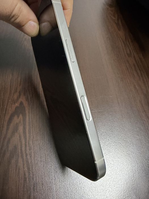 Vand Ipohon 16 pro 256 Gb Silver in perfecta stare de funtionare