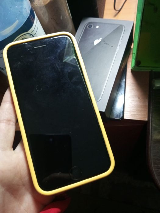 Обменяюайфон 8 64гб