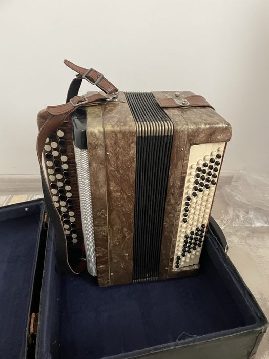 Баян сатылады жақсы күиде сақталған