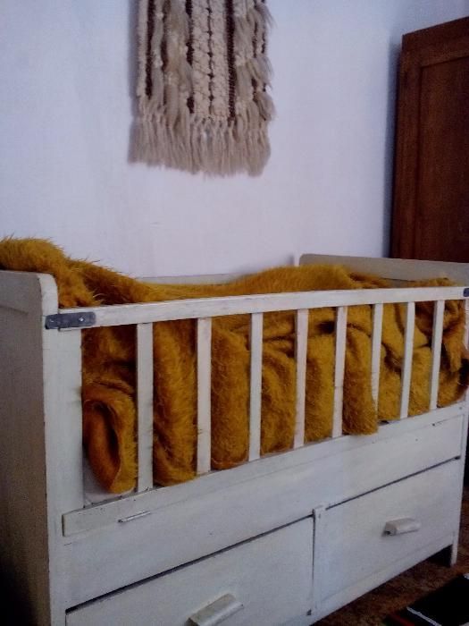 Продавам креватче-кошара с дюшек