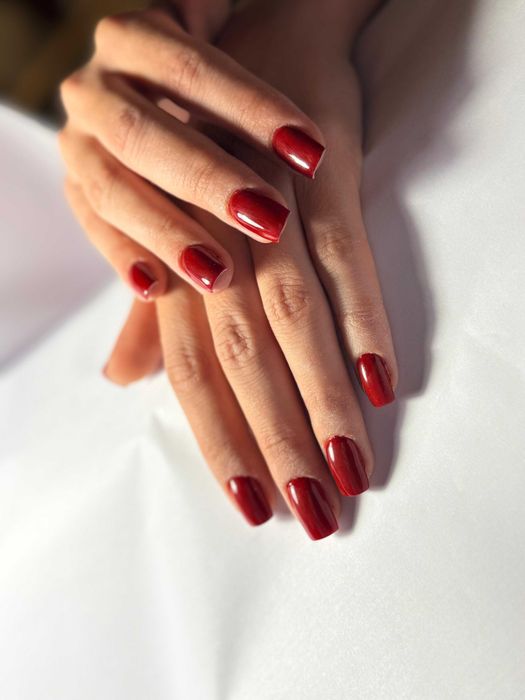 Manichiură gel și semipermanentă