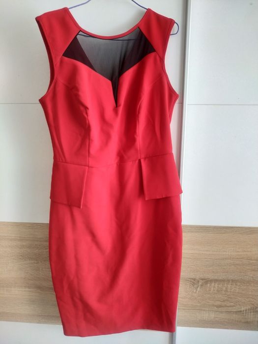 официална червена рокля