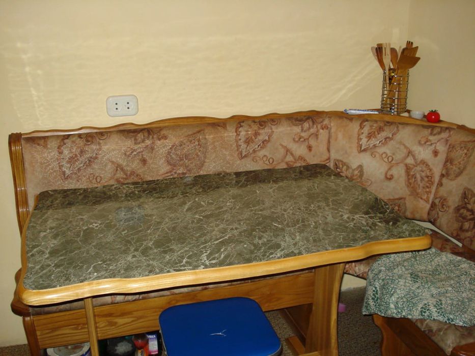 Кухонный гарнитур, стол, уголок полный комплект из дерева