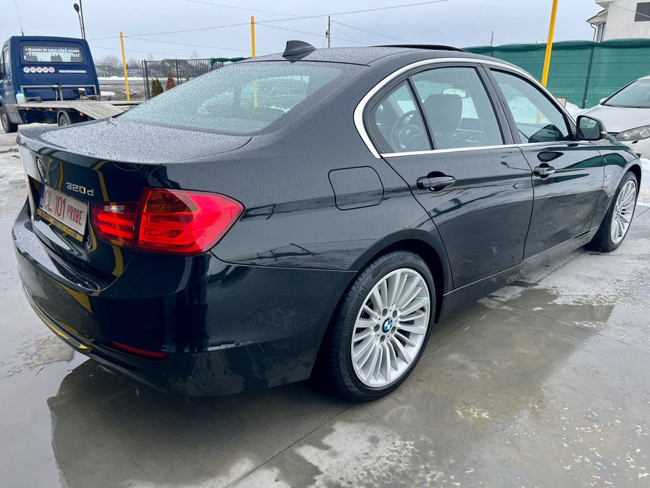 BMW 320d Luxury trapa/ HeadUp/ Lane Assist/ volan incalzit