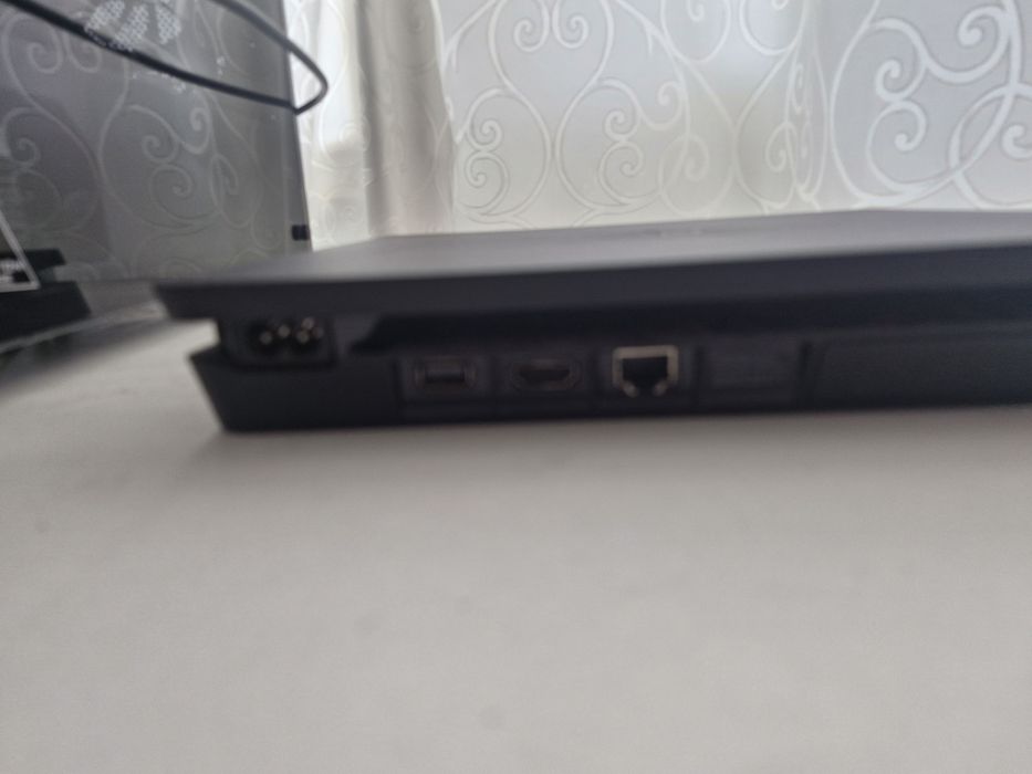 Ps4 slim приставка около 15 игр и больше