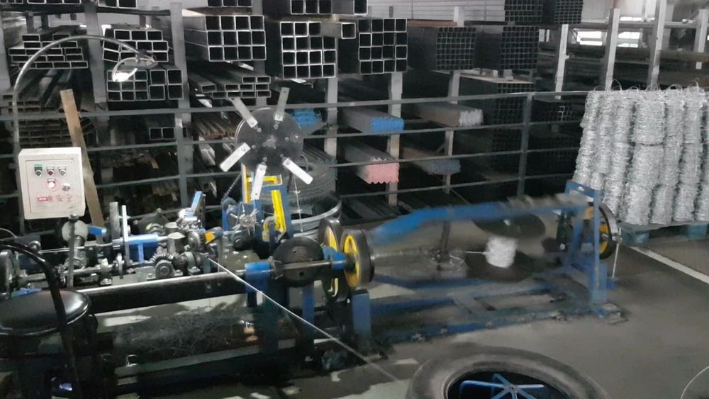 Машина за производство на бодлива тел.