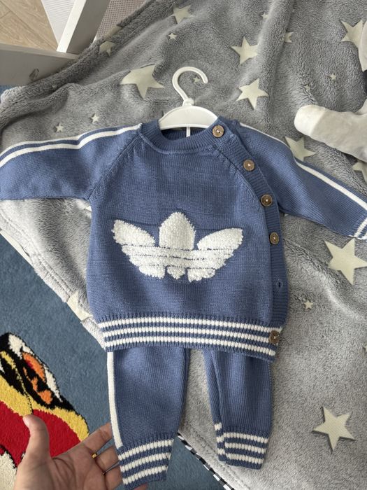 Продам костюмчик Адидас на малыша 3-6 мес