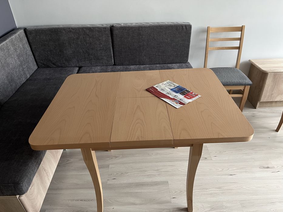 Чисто нови: Дървена маса и 2 стола