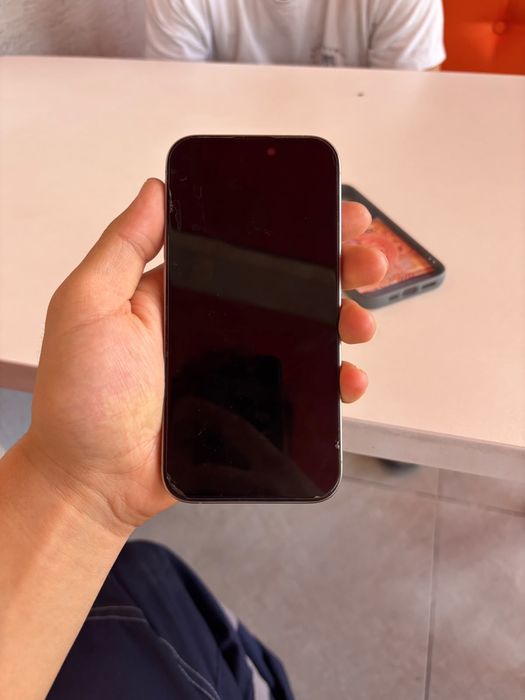 Продам Iphone 15 pro