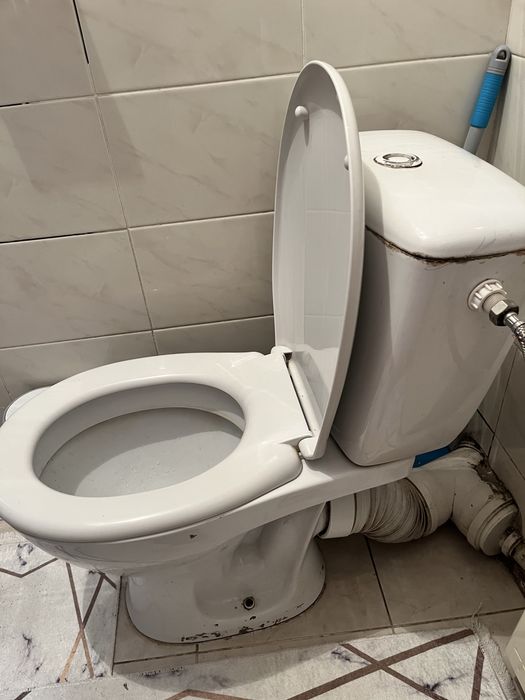 Продам унитаз в рабочем состояний