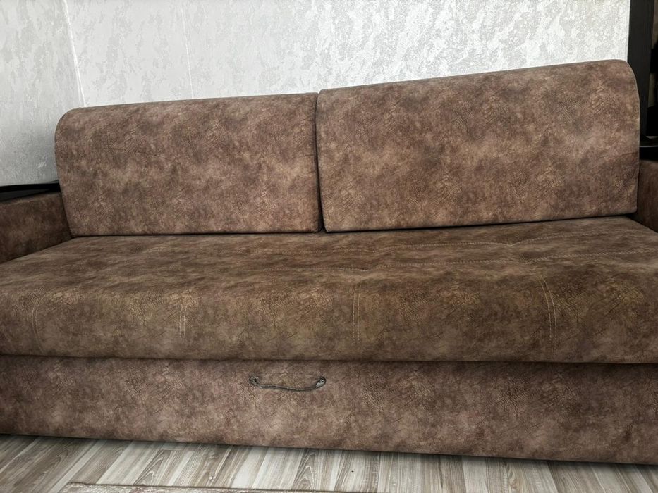 Продам диван в хорошем состояний.